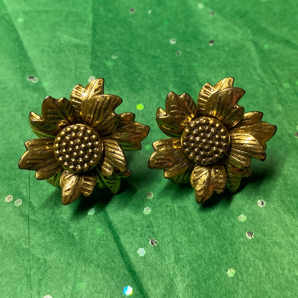 Vintage Gold sunflower clip-on earrings